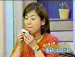 ABCのアナウンサー橋詰さんはおにぎりを食べてます